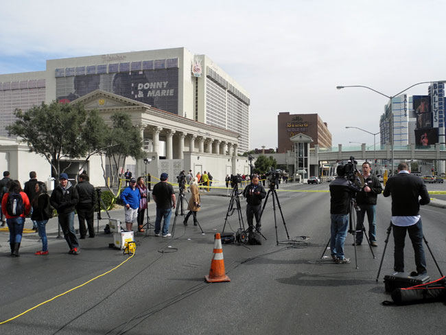 Nationale Medien nach einer nächtlichen Schießerei auf dem Strip - Las Vegas // © Sarah Geßner